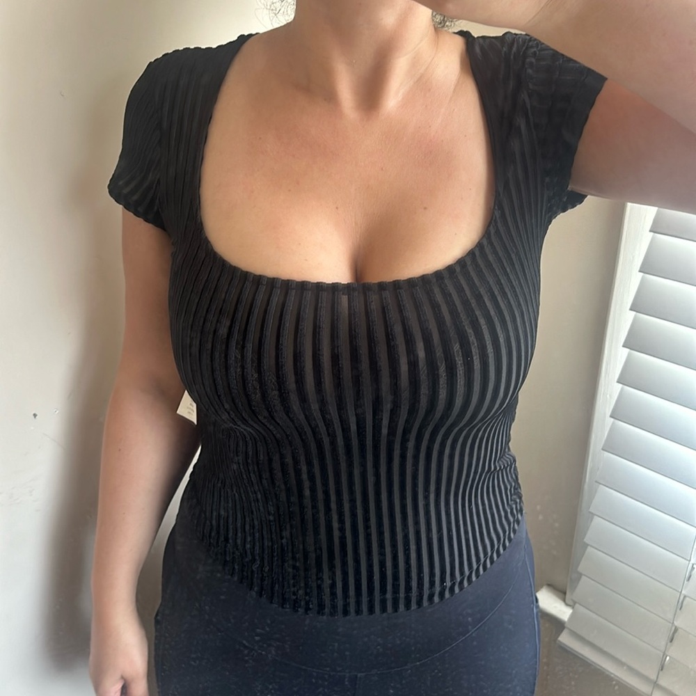 NWT Forever 21 Black Ribbed Velvet T-Shirt Blacks Square Neckline Cap Sleeve
